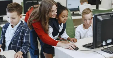 Peran Teknologi Meningkatkan Kualitas Pendidikan