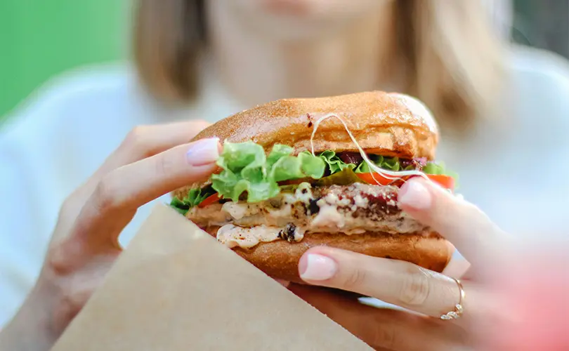 Bahaya Junk Food Bagi Ibu Hamil dan Risikonya