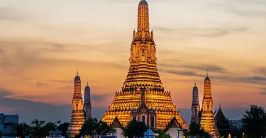 Wat Arun, Bangkok: Kemegahan Berkilau di Tepi Sungai