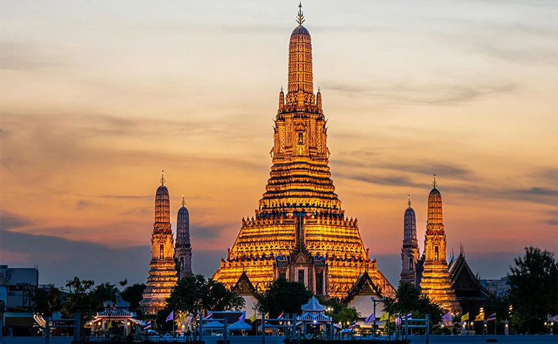 Wat Arun, Bangkok: Kemegahan Berkilau di Tepi Sungai